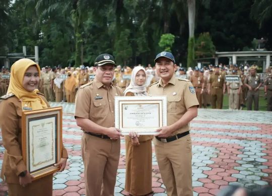 19 Januari 2025_Penyerahan Predikat Informatif1